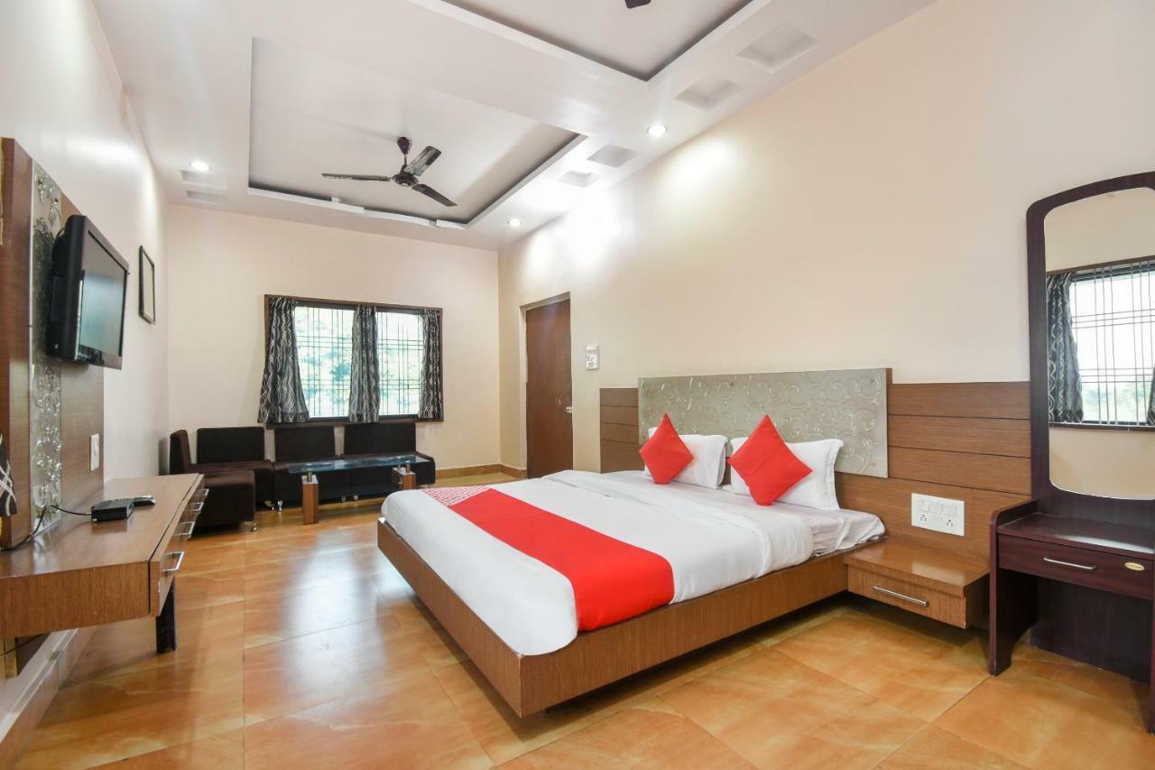 Oyo 47464 Hotel The Country Club Bilāspur Dış mekan fotoğraf